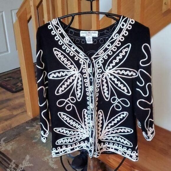 Lauren Michelle Embroidered Embellished Long Sleeve Vneck Sz. MP Blouse - Picture 3 of 9